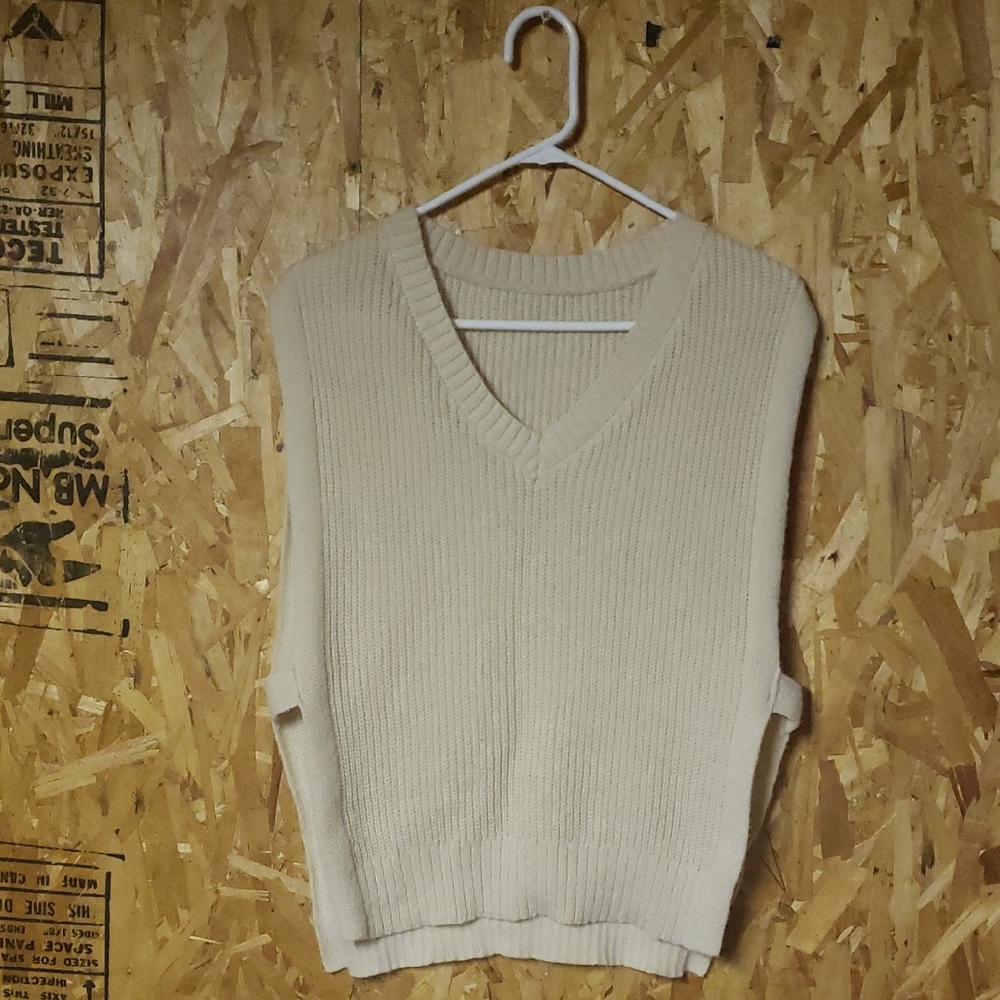 SHEIN Ribbed V-Neck Sleeveless Sweater in Ivory